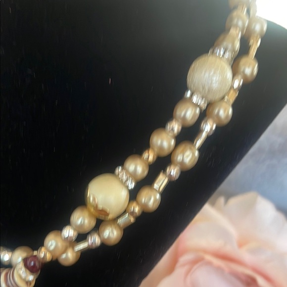 Elegant Gold and Cream Beaded Necklace - Picture 3 of 6